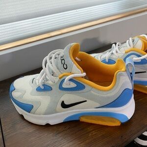 Nike air max 200 size 5 women's.